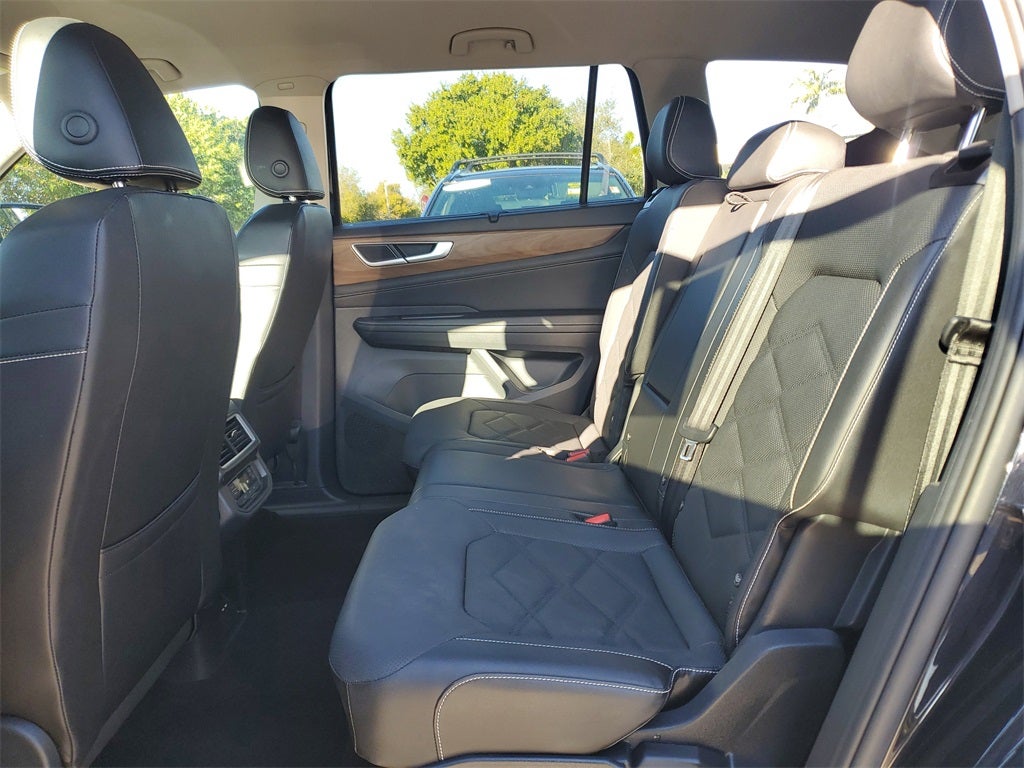 2025 Volkswagen Atlas 2.0T SE w/Technology