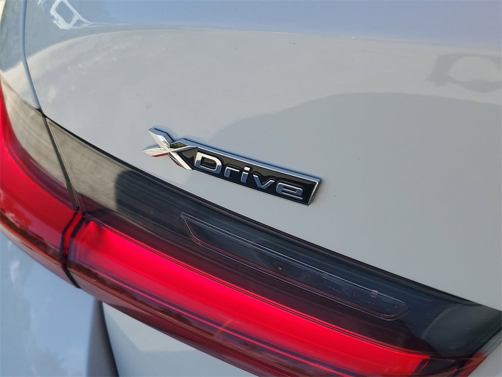 2025 BMW 3 Series 330i xDrive