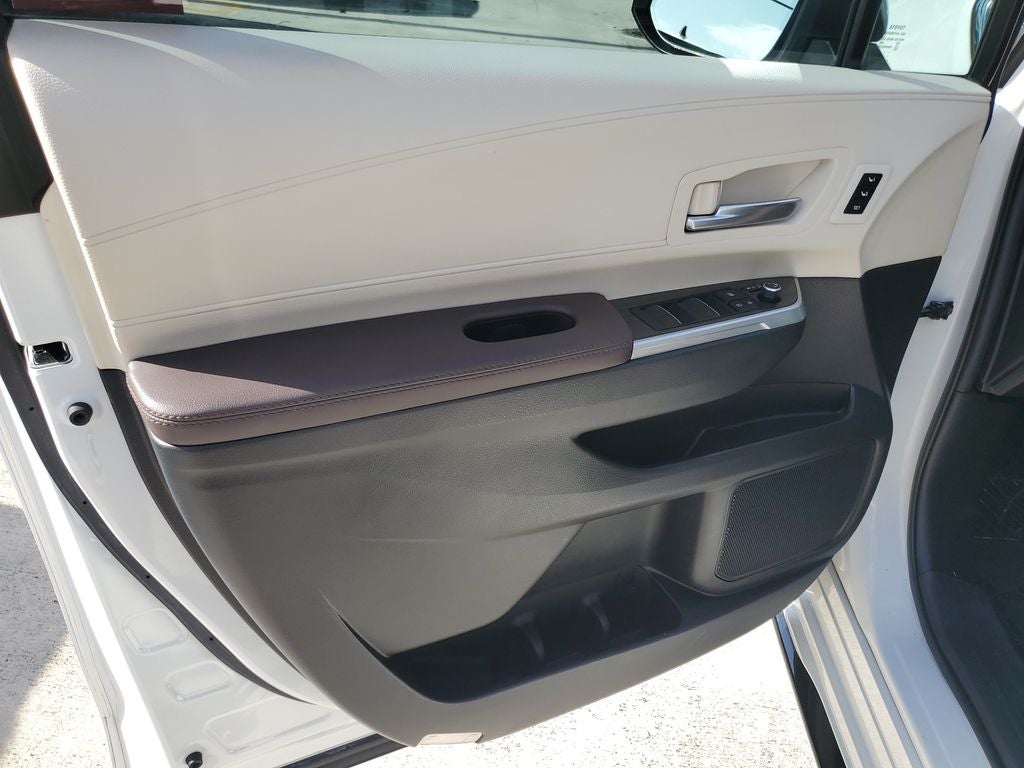 2023 Toyota Sienna Platinum 7 Passenger