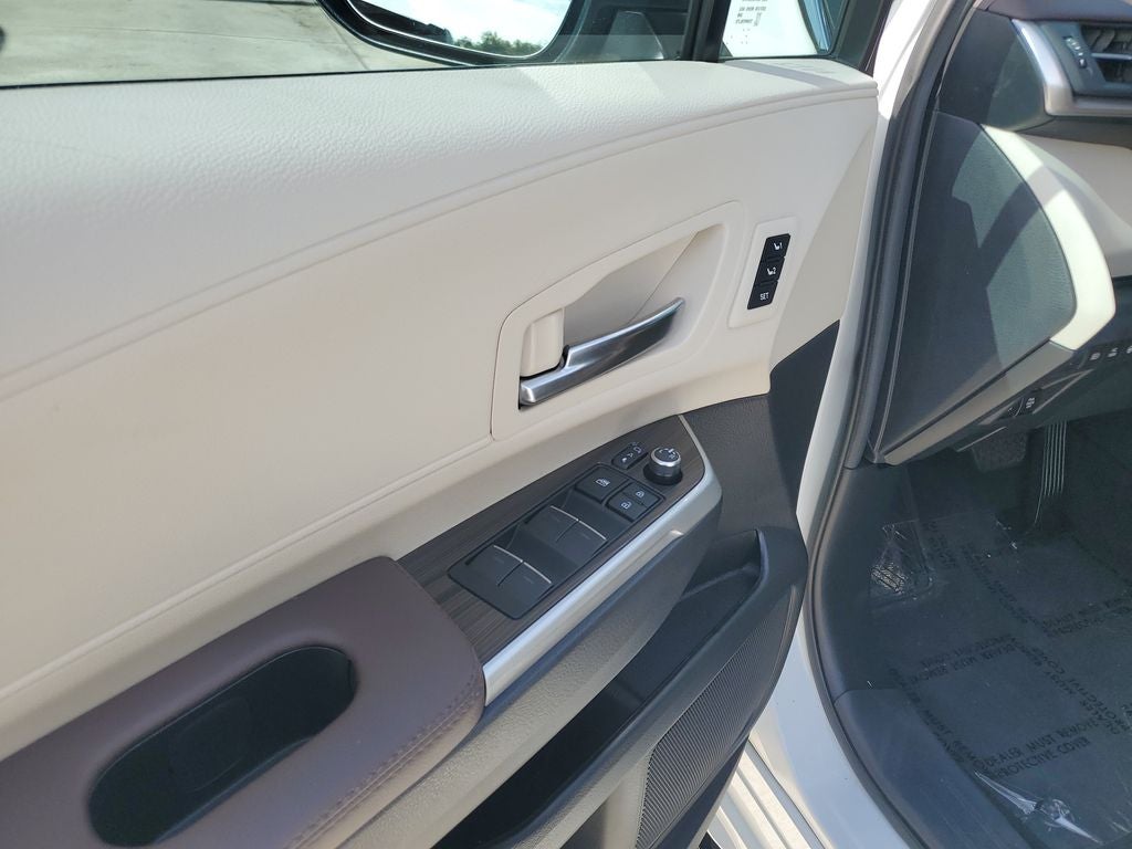 2023 Toyota Sienna Platinum 7 Passenger