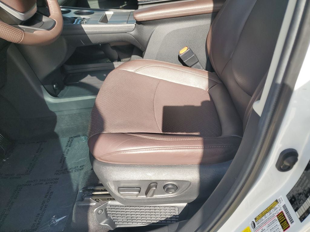 2023 Toyota Sienna Platinum 7 Passenger
