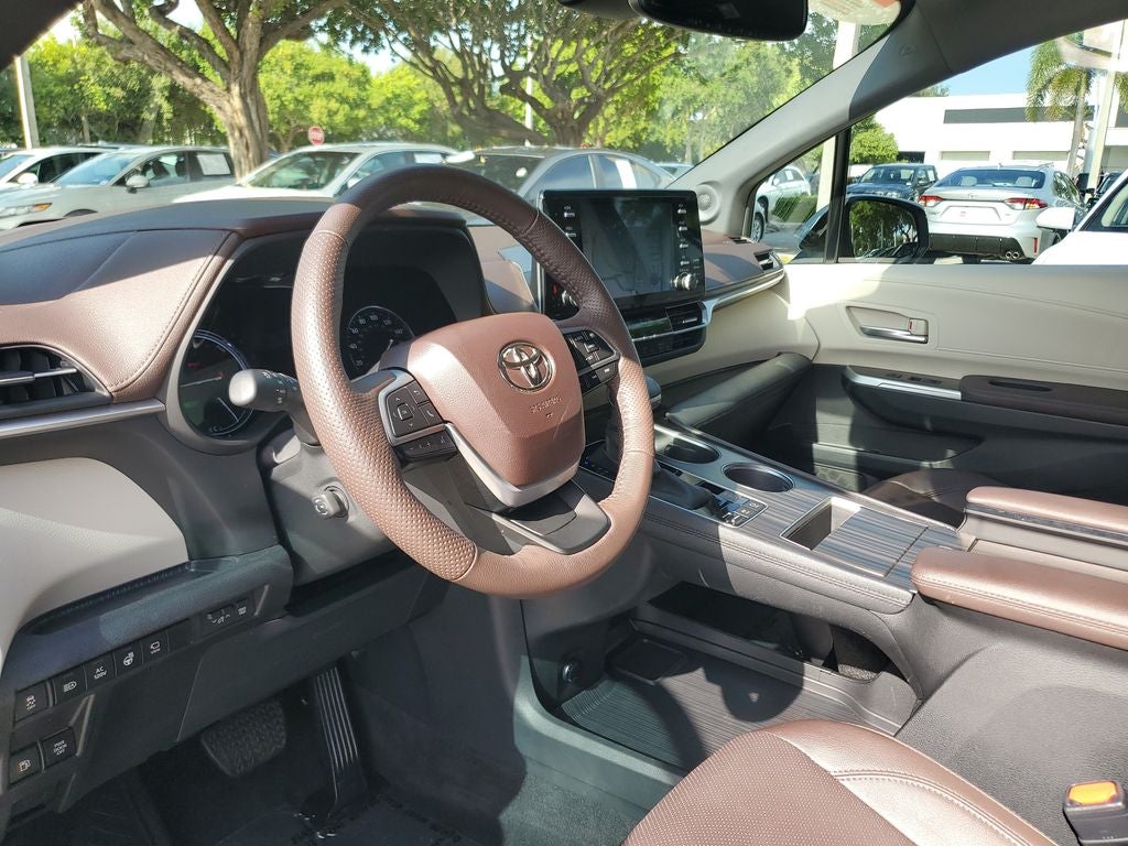 2023 Toyota Sienna Platinum 7 Passenger