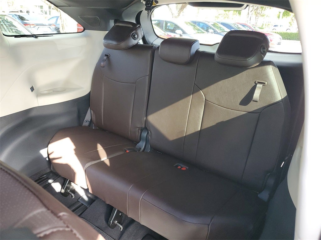 2024 Toyota Sienna Platinum 7 Passenger