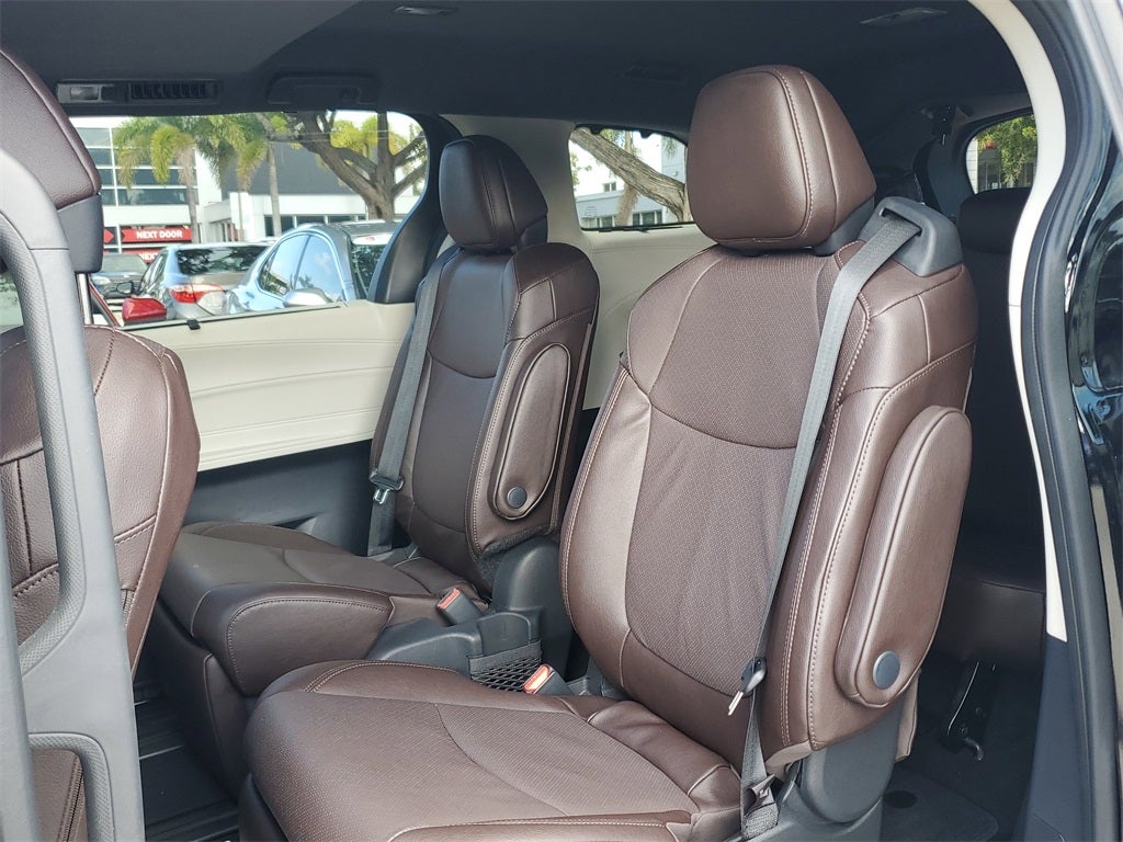 2024 Toyota Sienna Platinum 7 Passenger