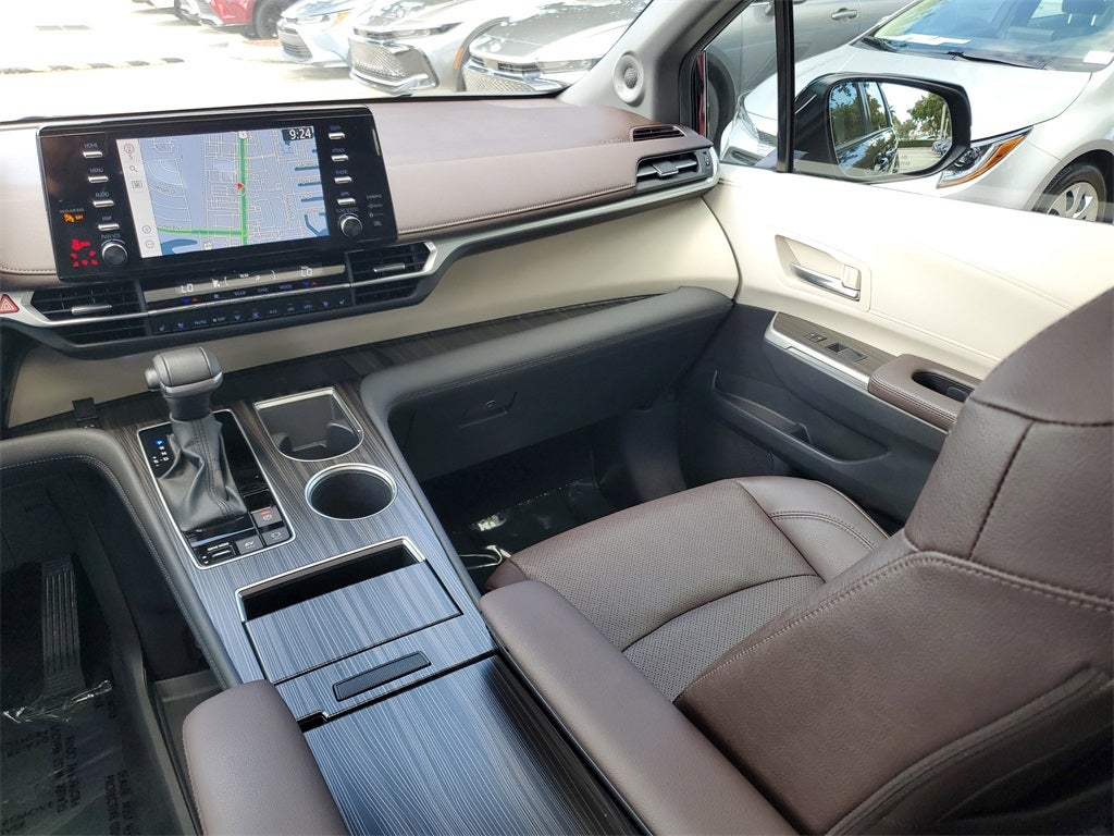 2024 Toyota Sienna Platinum 7 Passenger