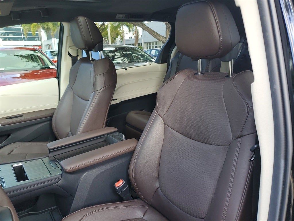 2024 Toyota Sienna Platinum 7 Passenger