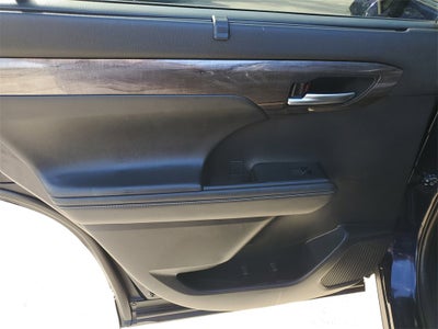 2021 Toyota Highlander Hybrid Platinum