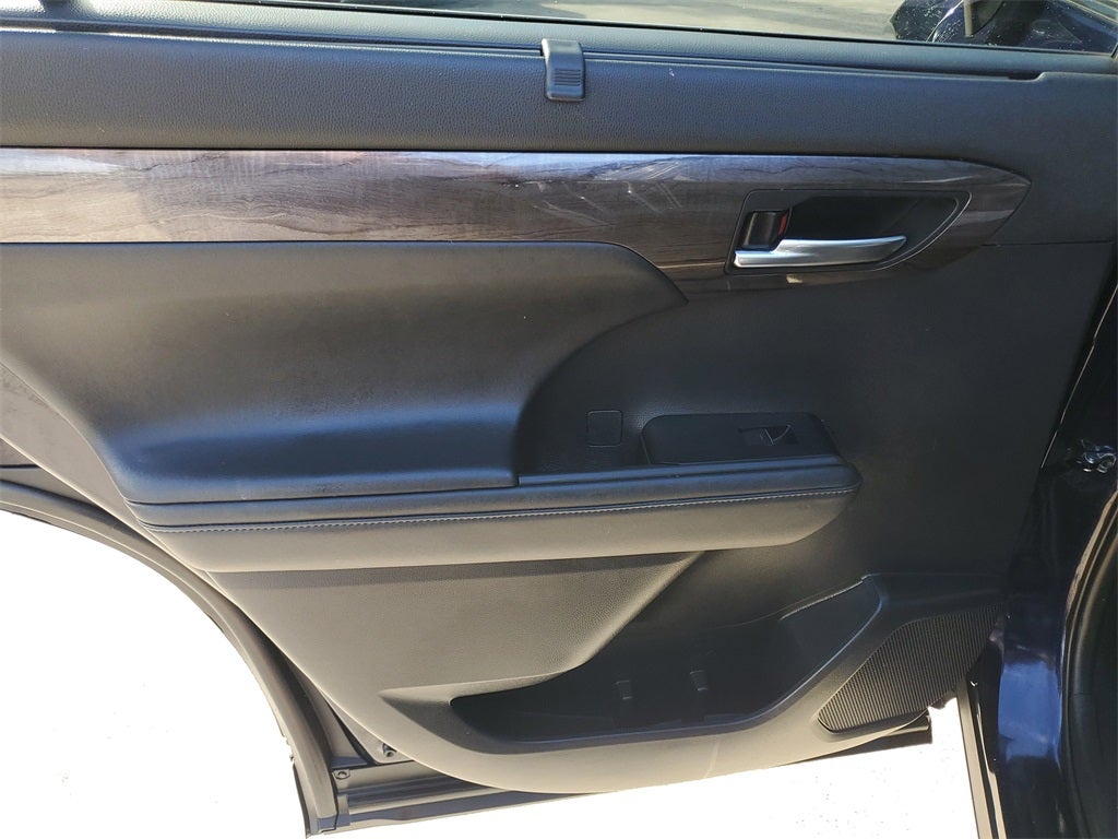 2021 Toyota Highlander Hybrid Platinum