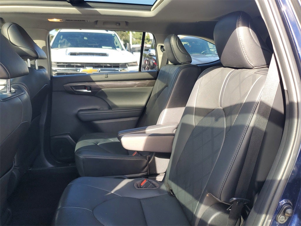 2021 Toyota Highlander Hybrid Platinum