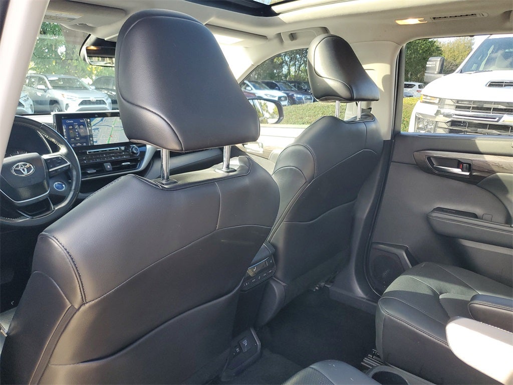 2021 Toyota Highlander Hybrid Platinum