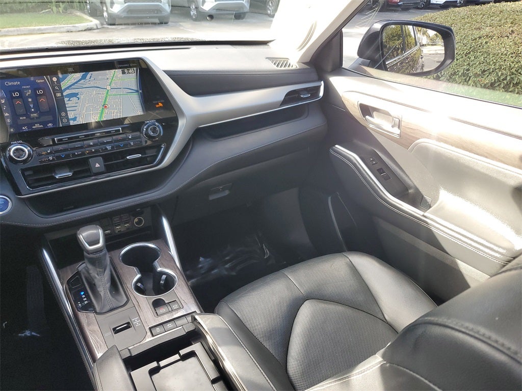 2021 Toyota Highlander Hybrid Platinum