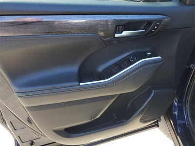 2021 Toyota Highlander Hybrid Platinum