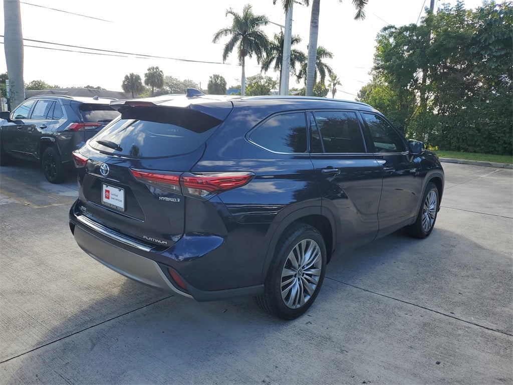 2021 Toyota Highlander Hybrid Platinum