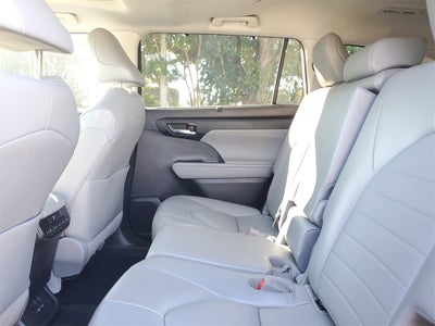 2022 Toyota Highlander Hybrid XLE