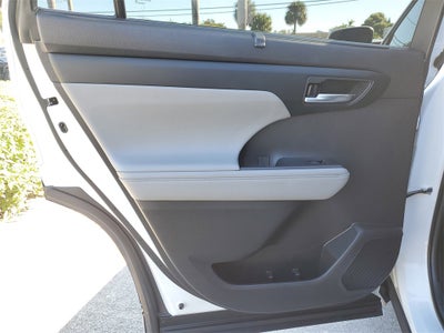 2022 Toyota Highlander Hybrid XLE