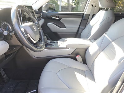 2022 Toyota Highlander Hybrid XLE