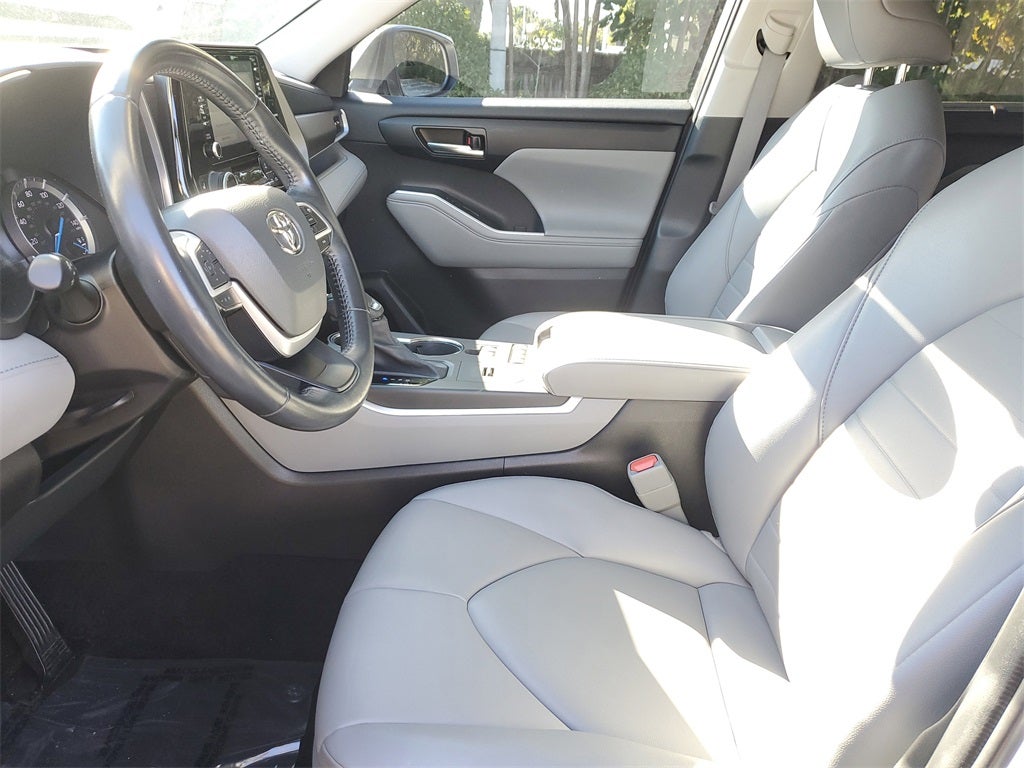 2022 Toyota Highlander Hybrid XLE