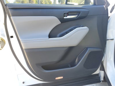 2022 Toyota Highlander Hybrid XLE