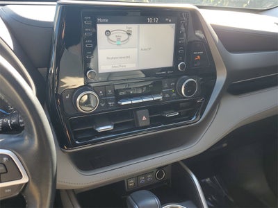 2022 Toyota Highlander Hybrid XLE