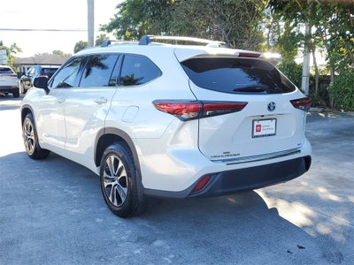 2022 Toyota Highlander Hybrid XLE