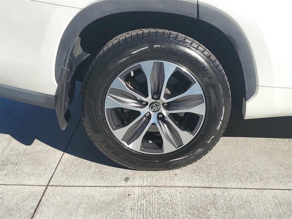 2022 Toyota Highlander Hybrid XLE