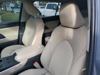 2023 Toyota Highlander Hybrid XLE