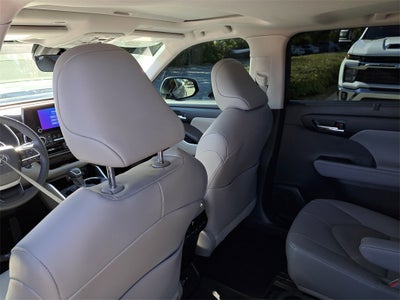 2023 Toyota Highlander XLE