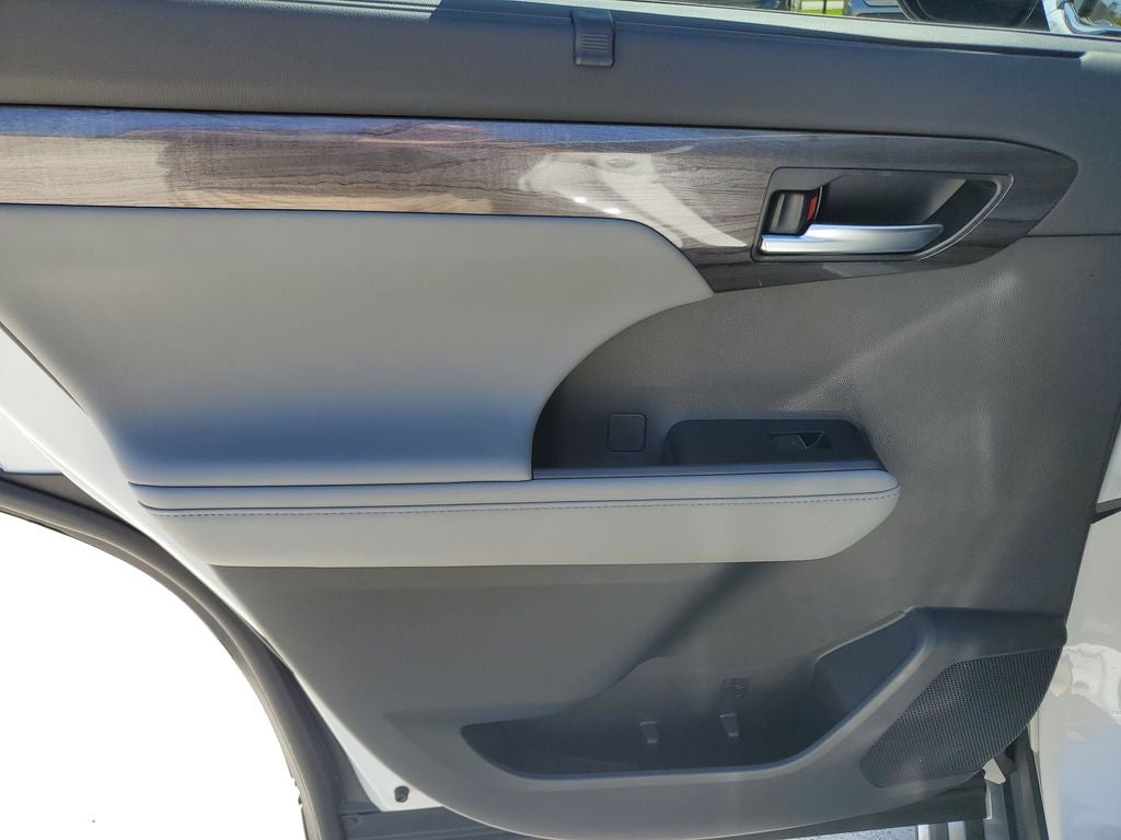 2025 Toyota Highlander Platinum
