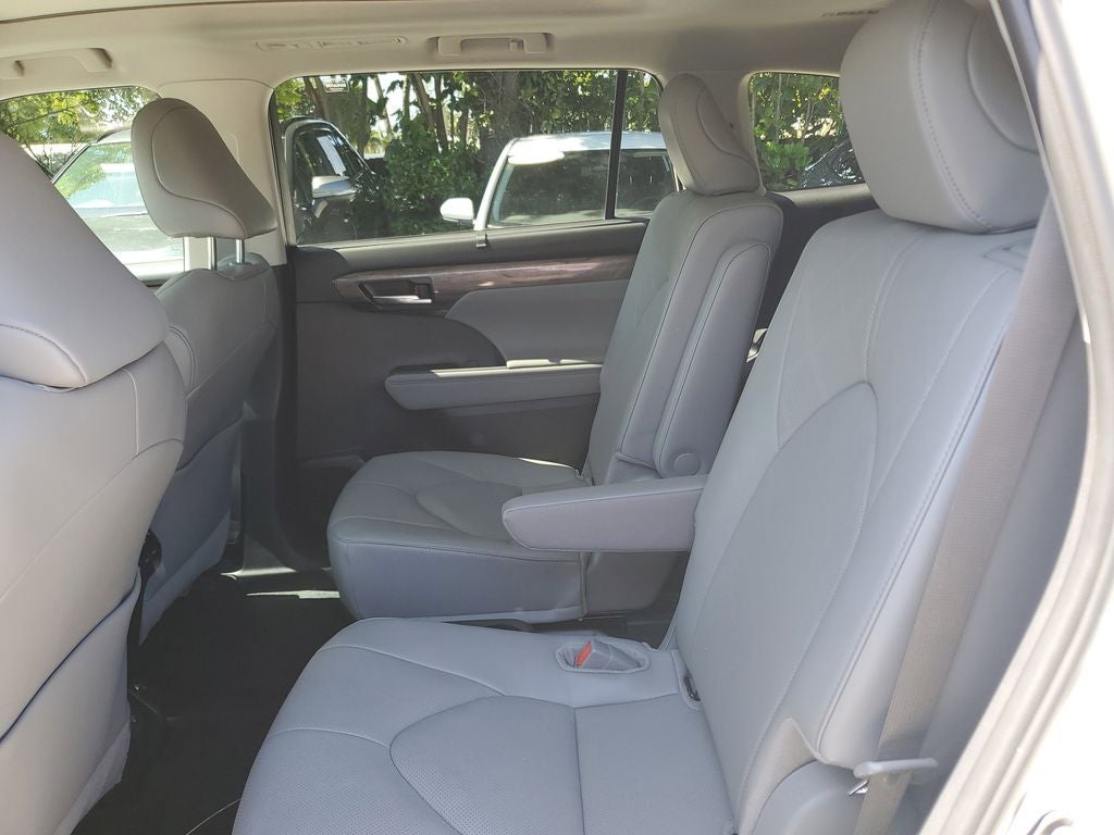 2025 Toyota Highlander Platinum