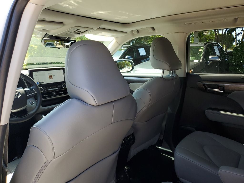 2025 Toyota Highlander Platinum
