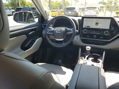 2025 Toyota Highlander Platinum