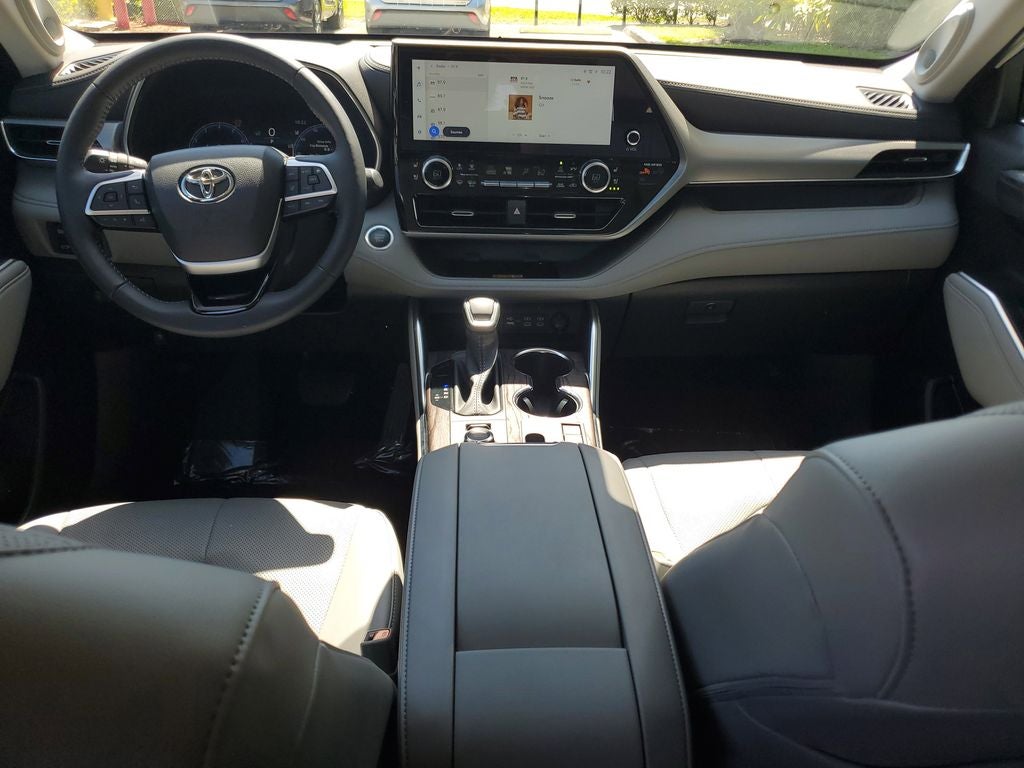 2025 Toyota Highlander Platinum