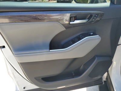 2025 Toyota Highlander Platinum