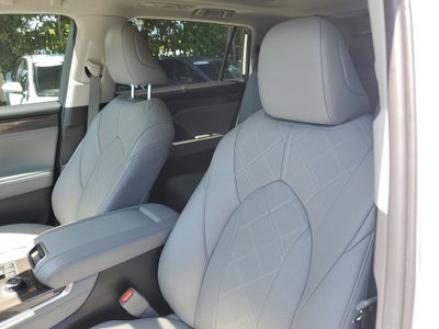 2025 Toyota Highlander Platinum