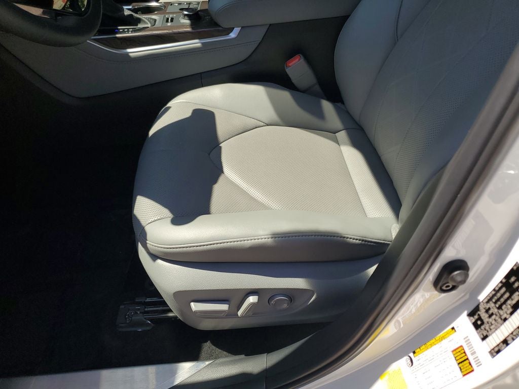 2025 Toyota Highlander Platinum
