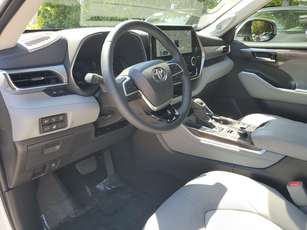 2025 Toyota Highlander Platinum