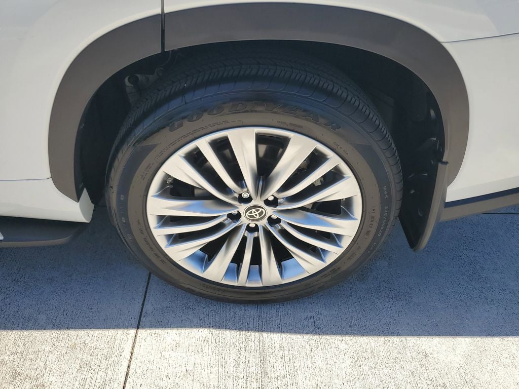 2025 Toyota Highlander Platinum