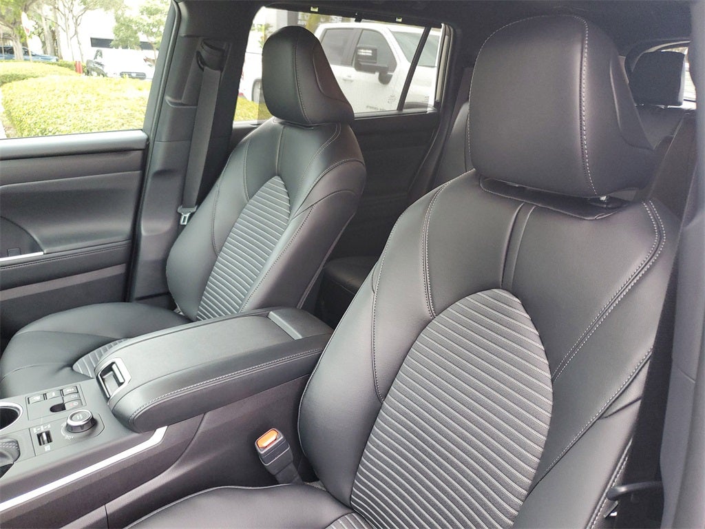 2026 Toyota Highlander XSE