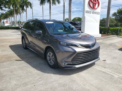 2024 Toyota Sienna XLE 8 Passenger