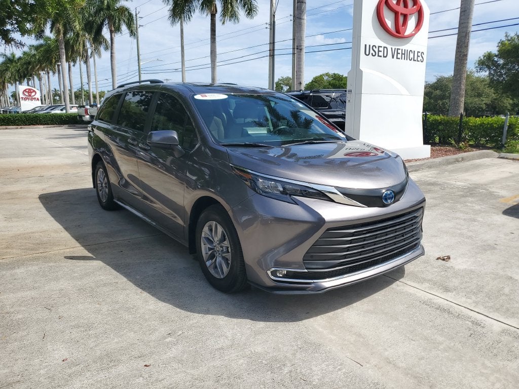 2024 Toyota Sienna XLE 8 Passenger