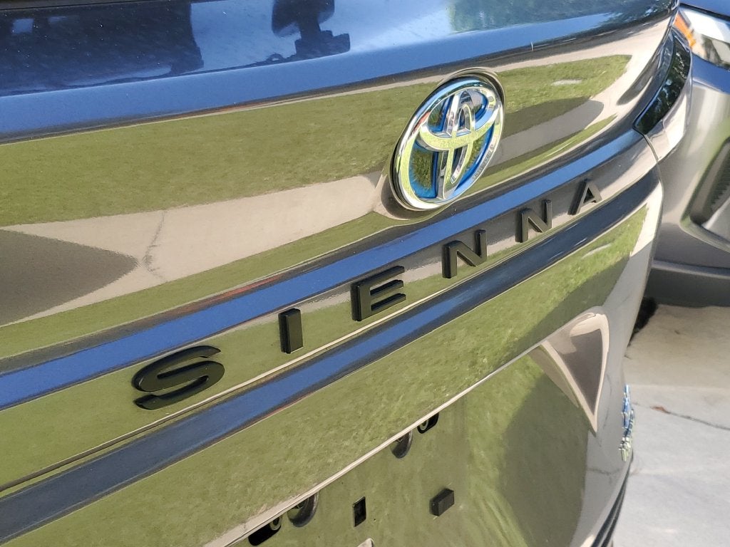 2024 Toyota Sienna XLE 8 Passenger