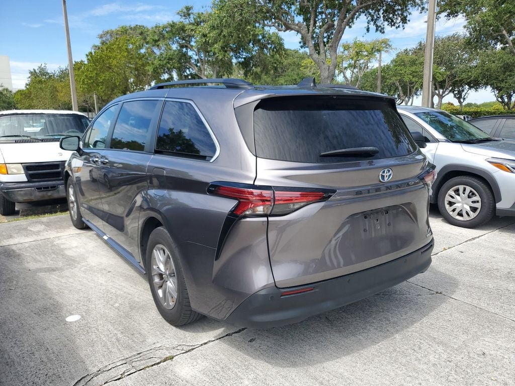 2021 Toyota Sienna XLE 8 Passenger