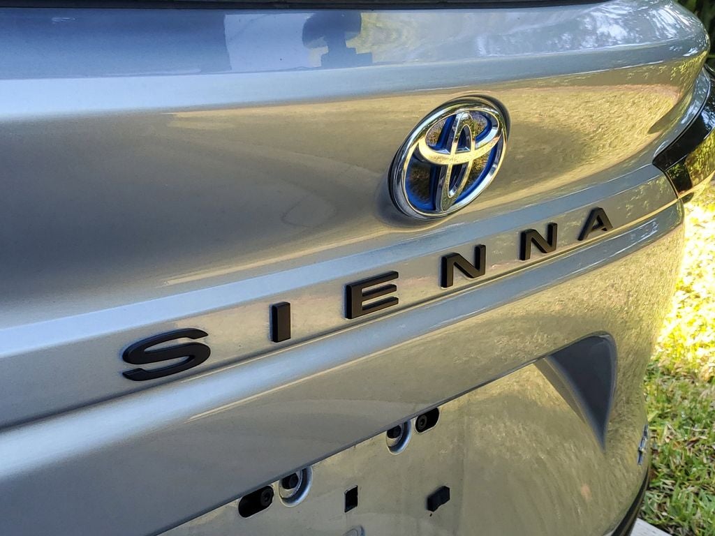 2025 Toyota Sienna XLE 8 Passenger