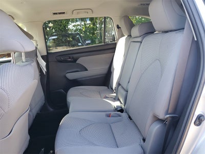 2022 Toyota Highlander LE