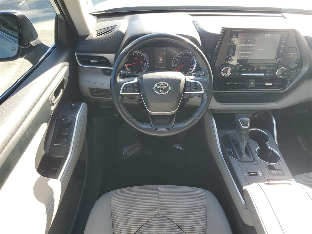 2022 Toyota Highlander LE