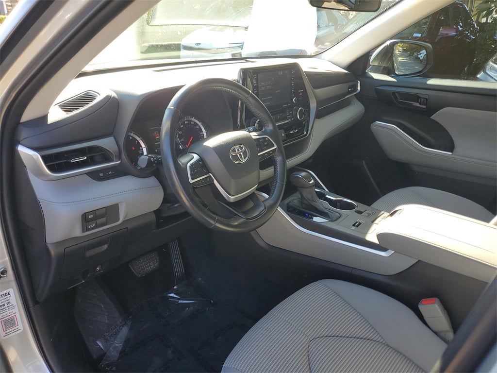 2022 Toyota Highlander LE