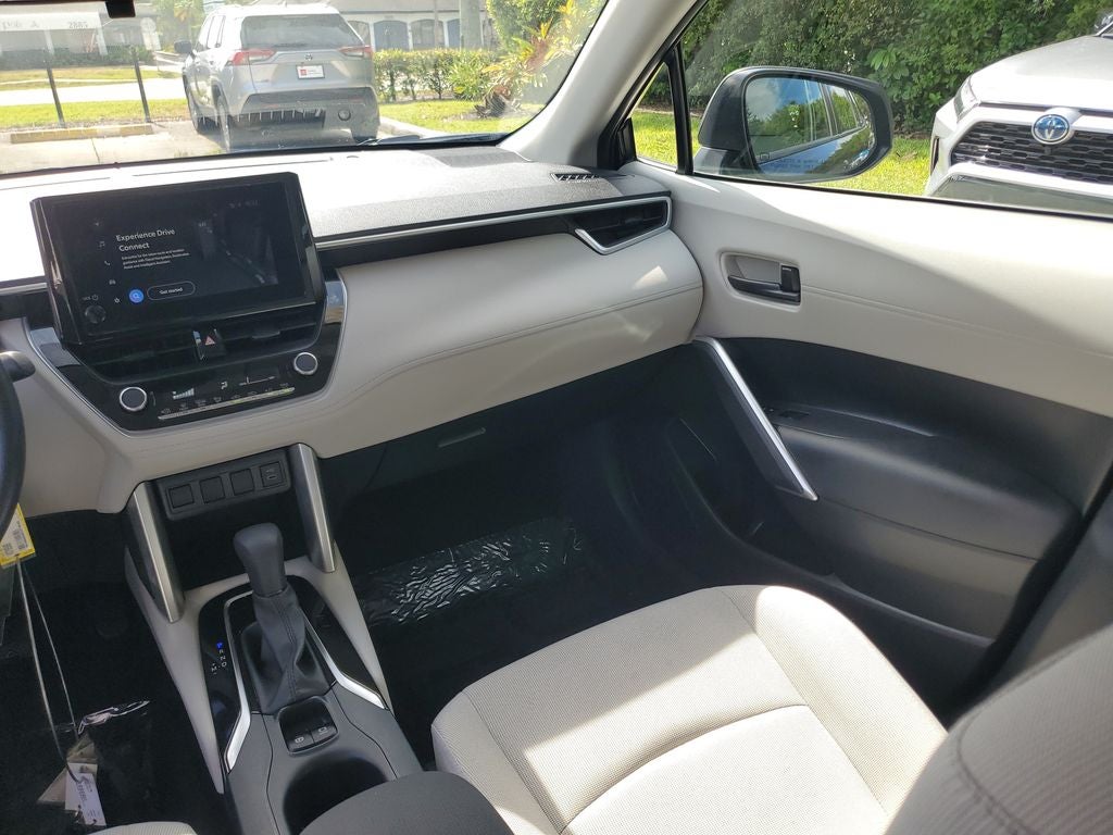 2024 Toyota Corolla Cross L - Photo 15
