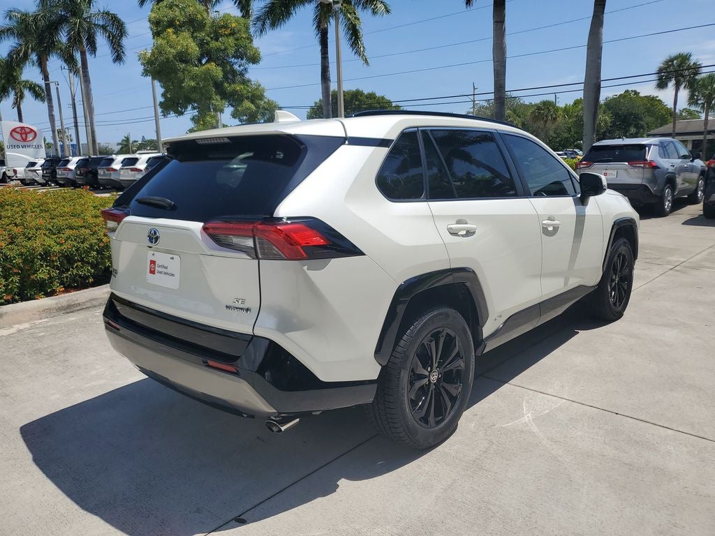 2022 Toyota RAV4 Hybrid SE