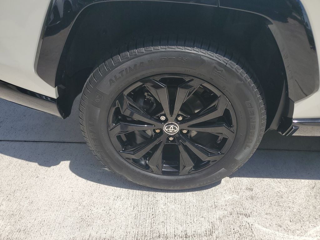 2022 Toyota RAV4 Hybrid SE