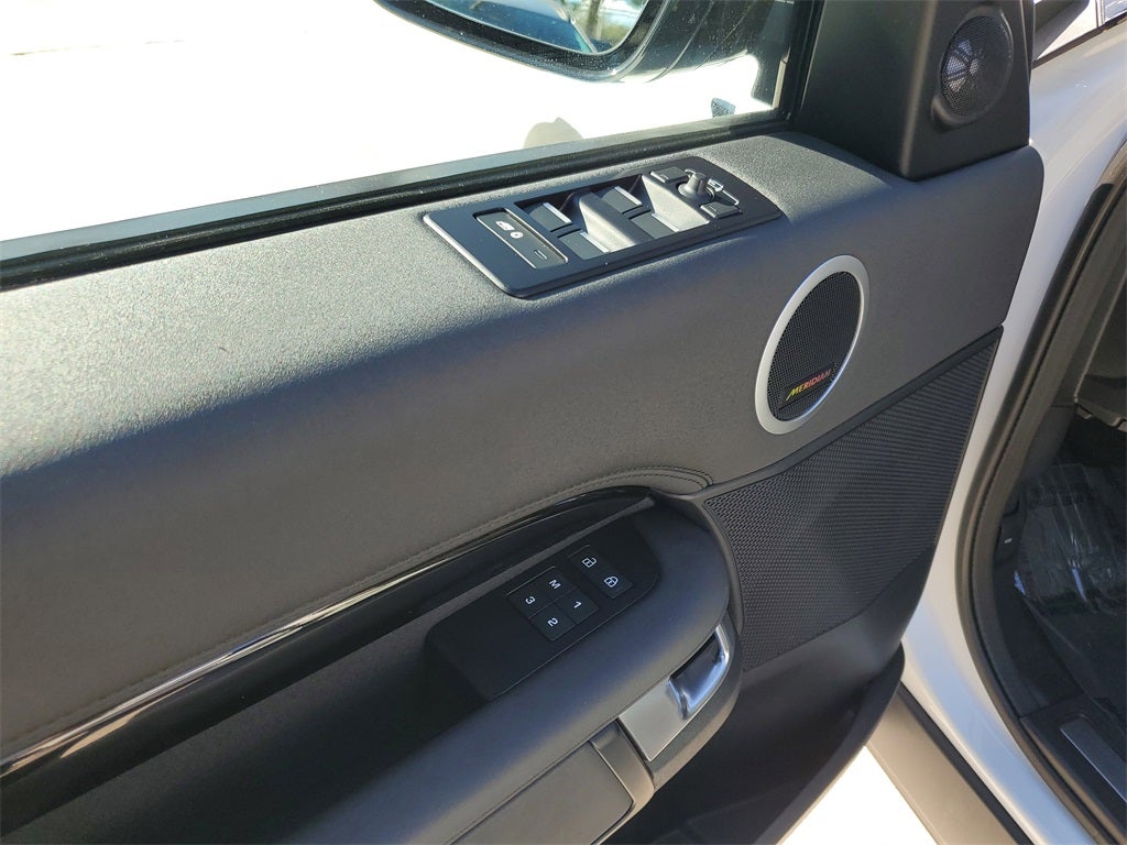 2024 Land Rover Discovery S